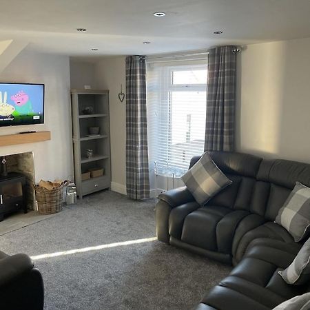 Quirky Cottage In The Centre Of Penrith With A Hot Tub ภายนอก รูปภาพ