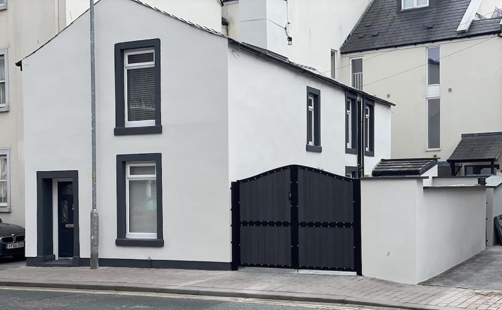 Quirky Cottage In The Centre Of Penrith With A Hot Tub ภายนอก รูปภาพ