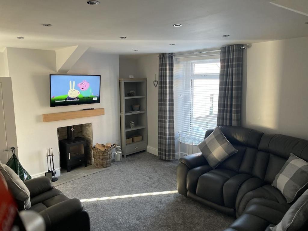 Quirky Cottage In The Centre Of Penrith With A Hot Tub ภายนอก รูปภาพ