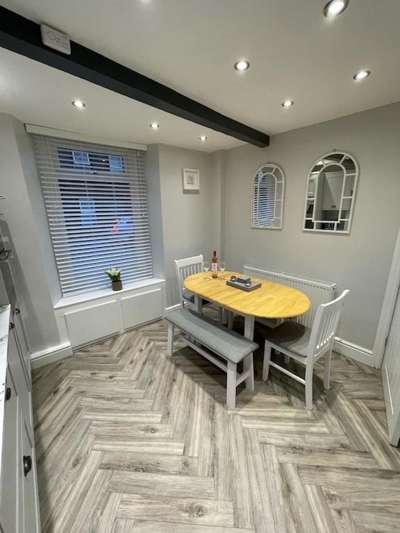 Quirky Cottage In The Centre Of Penrith With A Hot Tub ภายนอก รูปภาพ